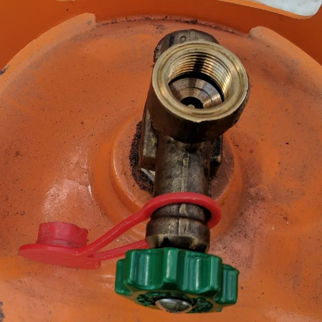 La de las bombonas pequeñas de la norma sudafricana