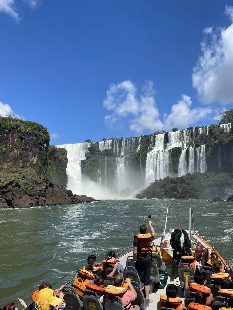 Completamente empapados pero felices después de la Gran Aventura.