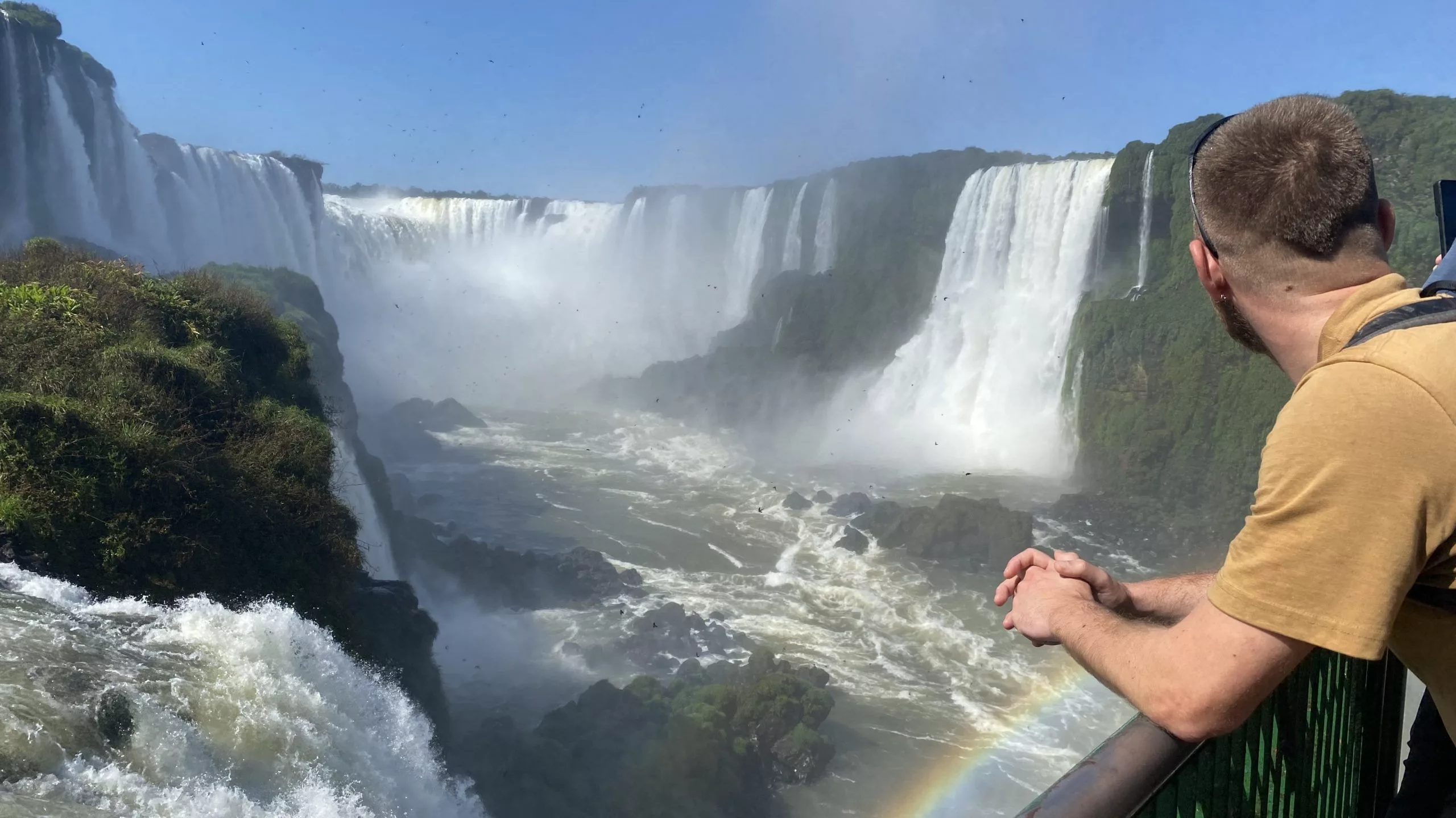 Vista final de la Garganta del Diablo desde la pasarela brasileña.