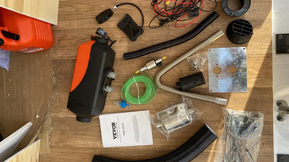 Kit completo de calentador diésel Vevor para equipar un vehículo overland: unidad, tuberías, bomba, control y accesorios