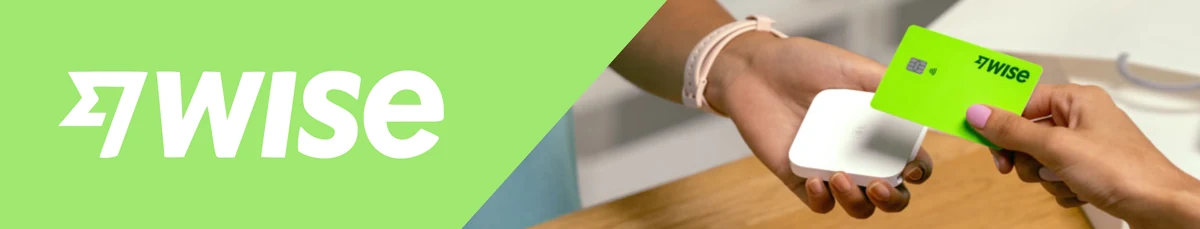 Wise, tarjeta multidivisa: pago con una tarjeta verde en un datáfono