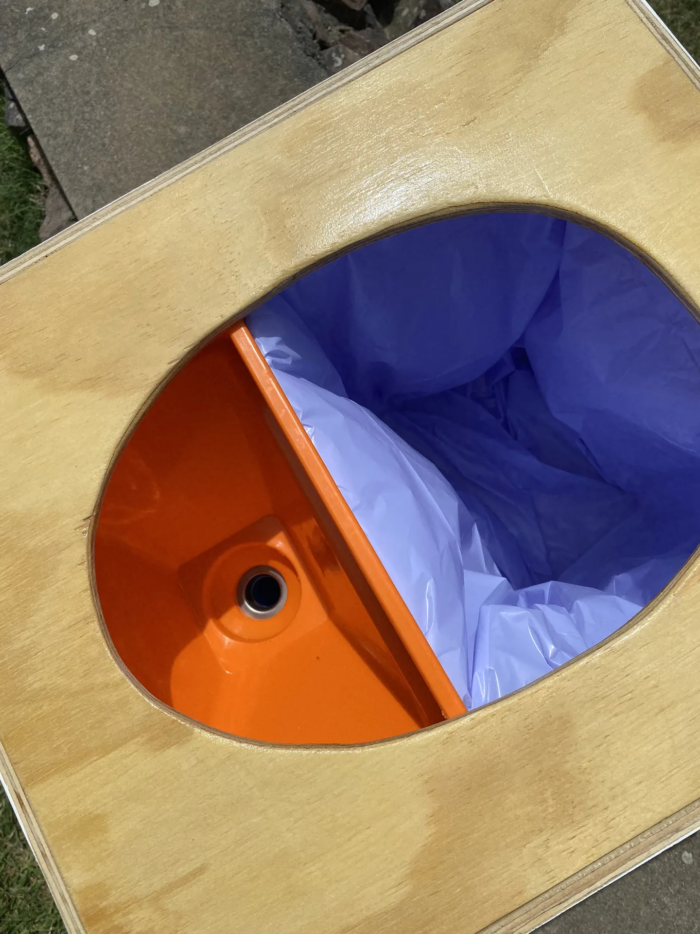 Baño seco camper hecho a medida con materiales reciclados
