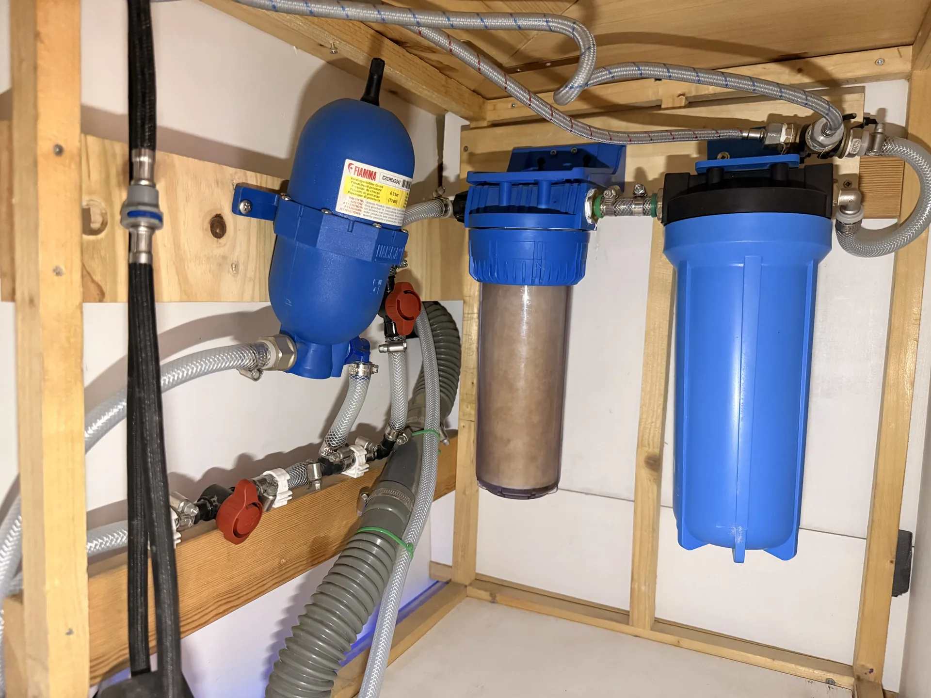 Sistema de agua en una furgoneta camper
