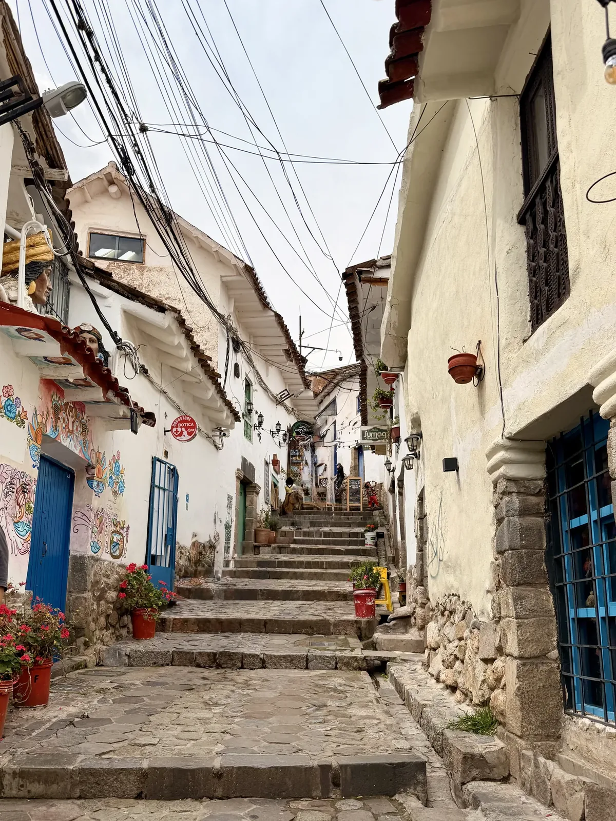 Calle empedrada en Cusco, Perú