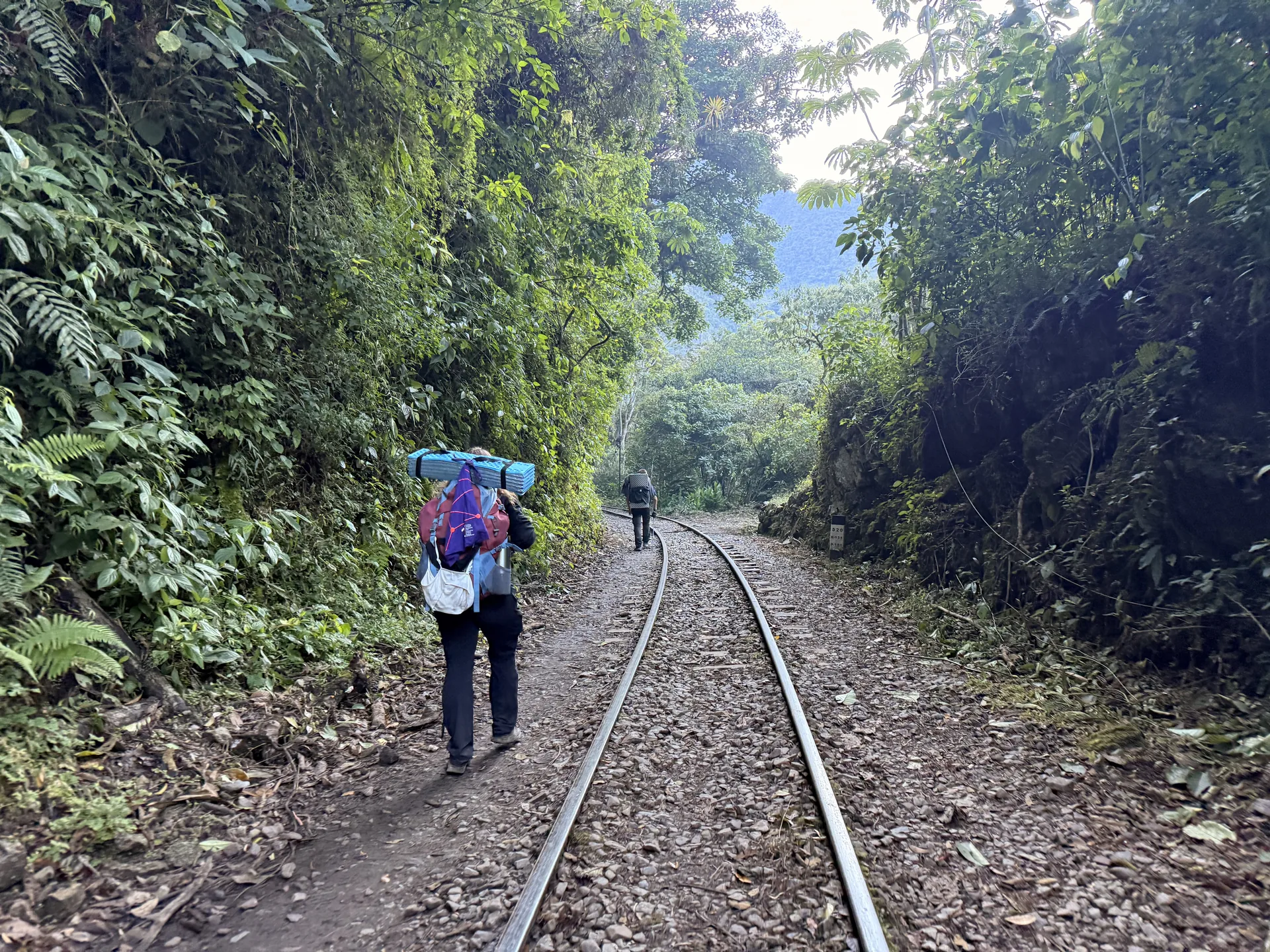 camino por Hidrolectrica hasta Macho Picchu