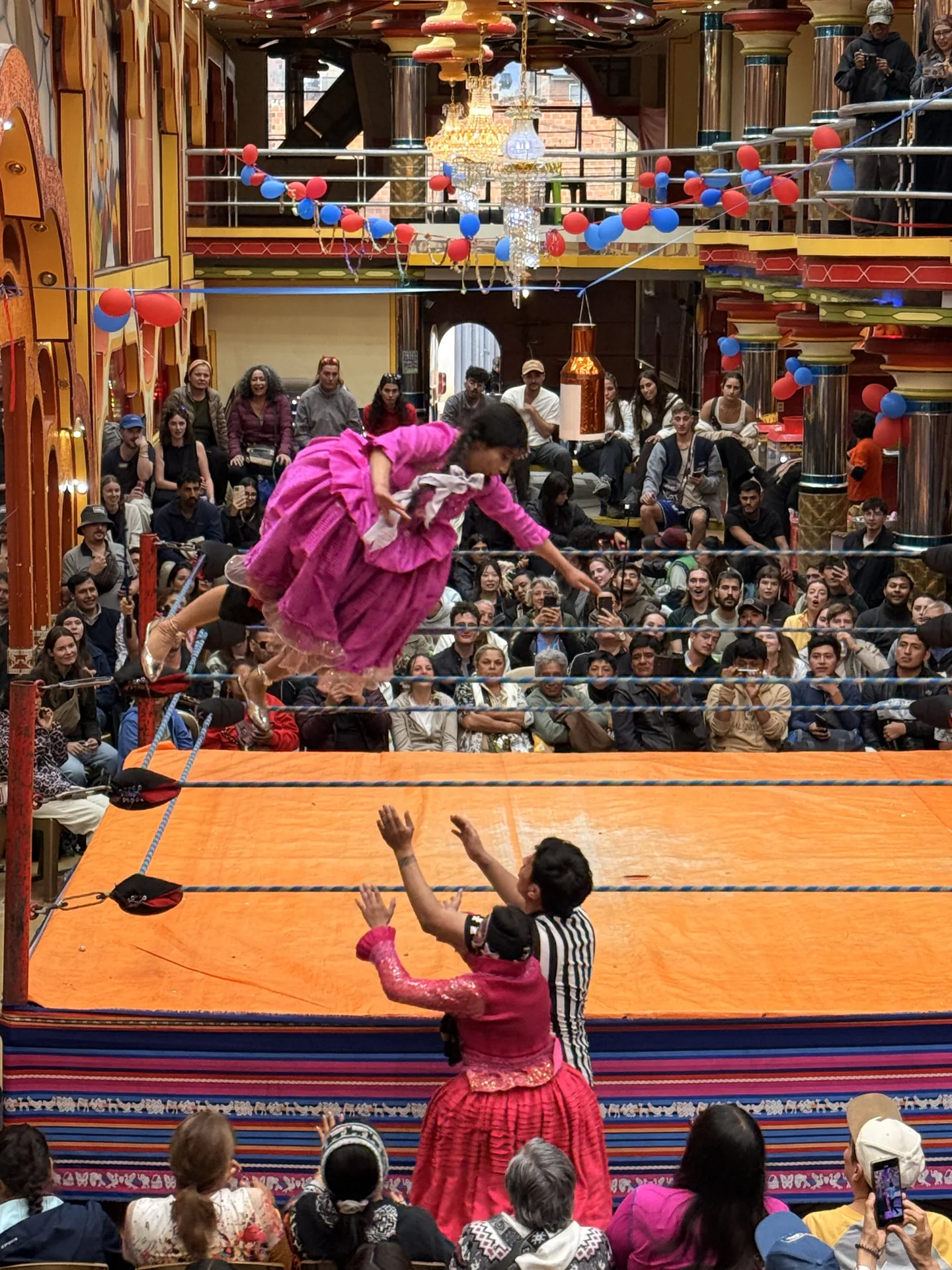Espectaculo de peleas de cholitas