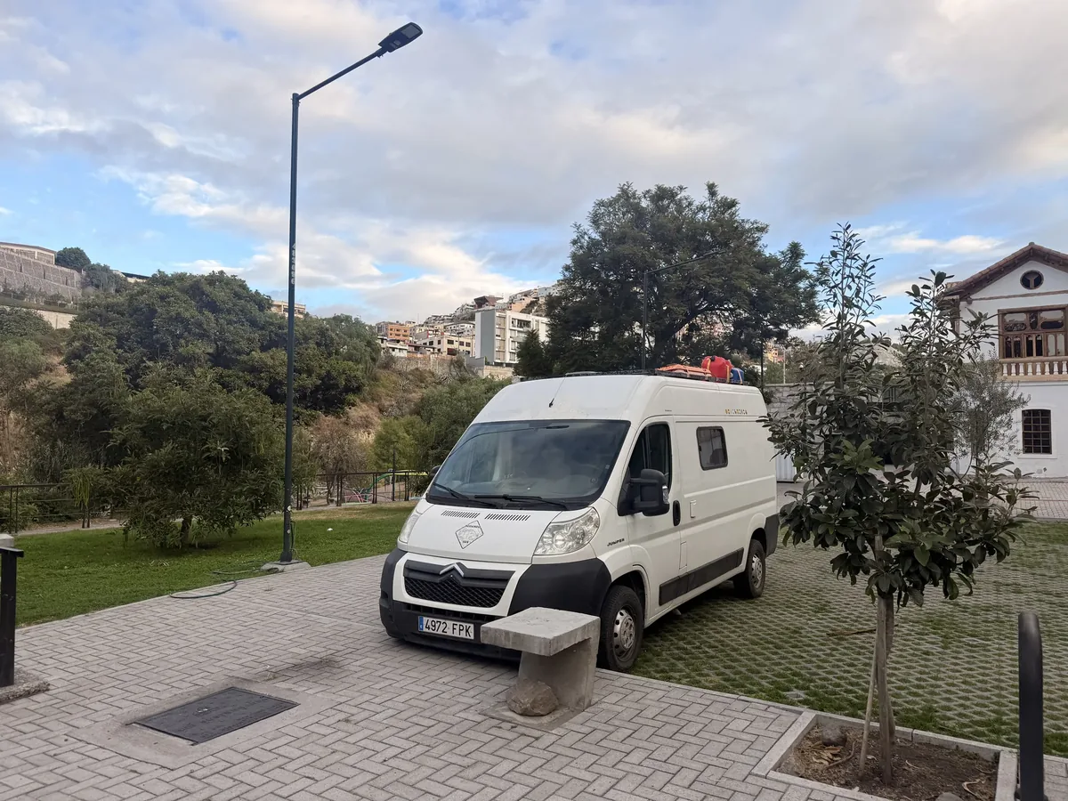 furgoneta camper estacionada