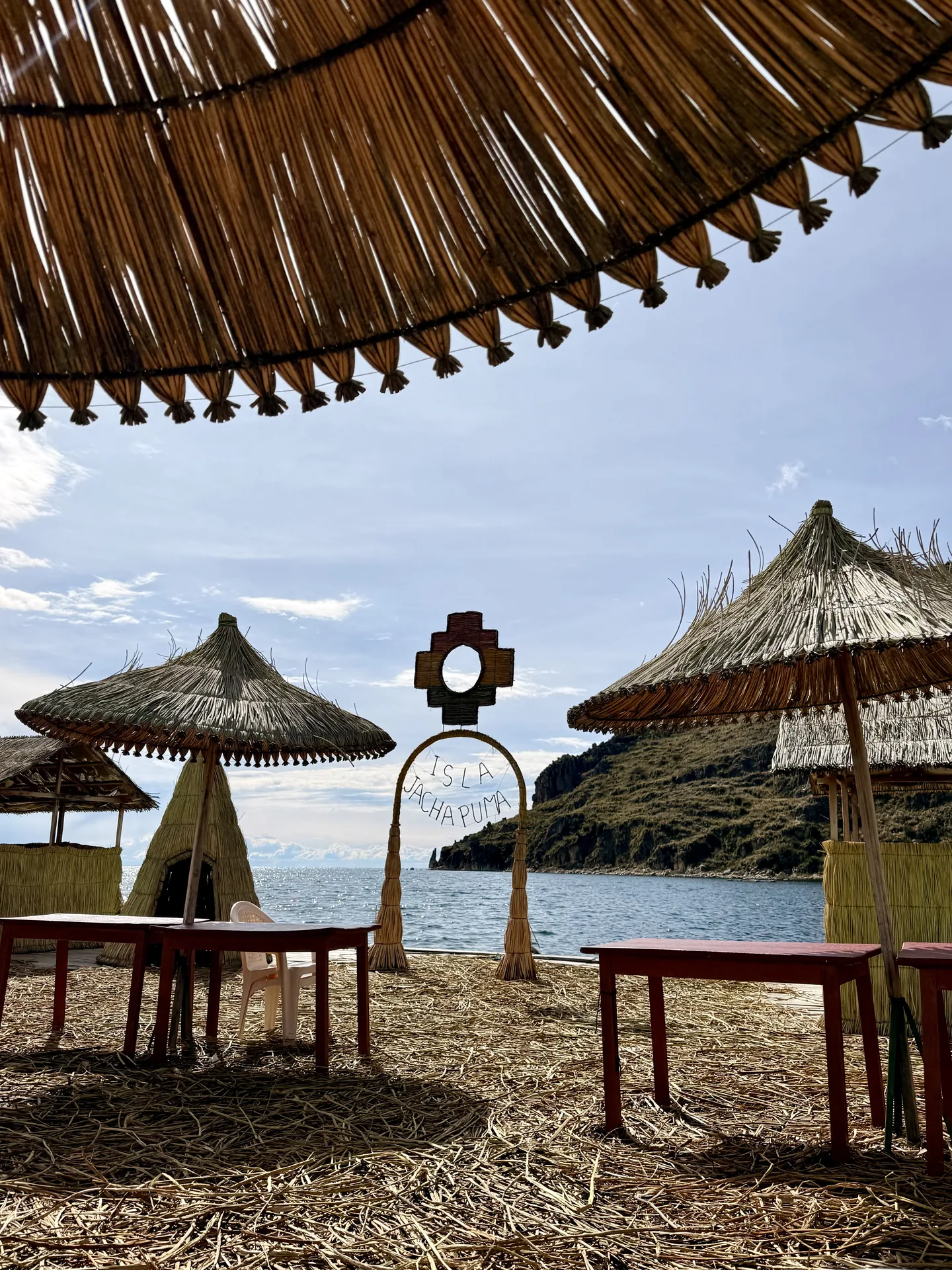 Isla flotante en Lago Titicaca